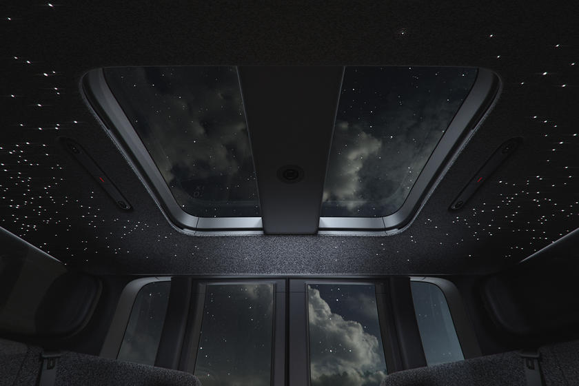 سقف سيارة زووكس المرصع بالنجوم