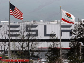 شركة تسلا - تسلا تنقل مقرها الرئيسي من كاليفورنيا