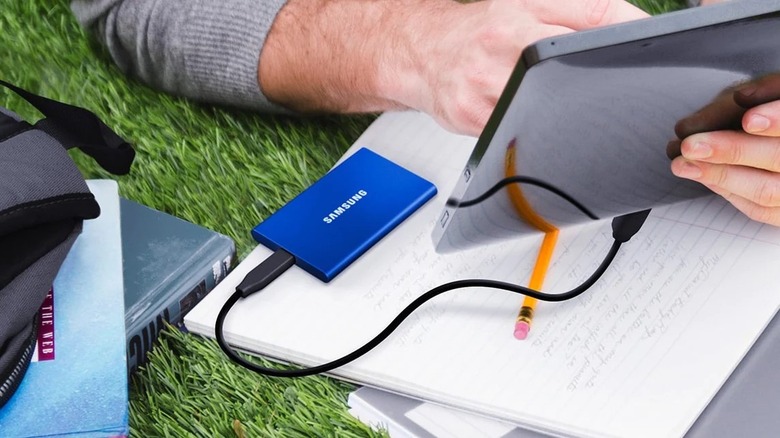 Samsung T7 1TB Portable SSD - أفضل هاردات خارجية لجهاز Xbox Series X أو S