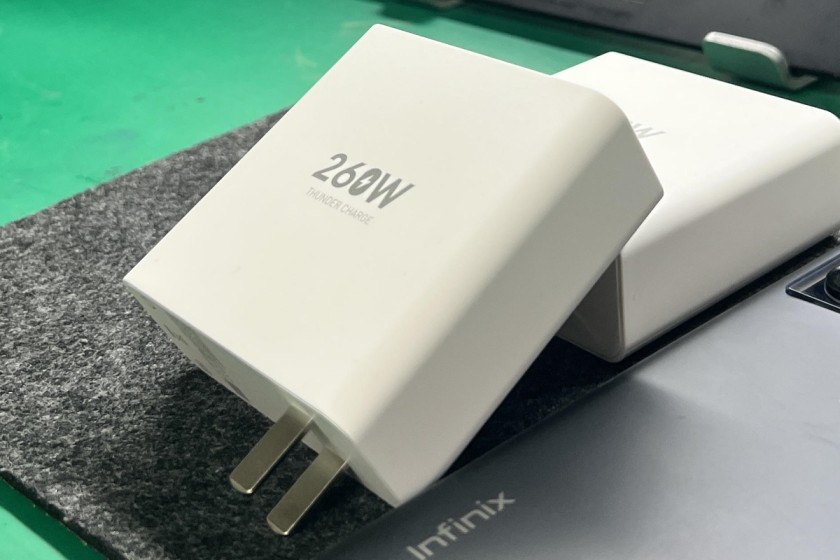 Infinix 260w charger