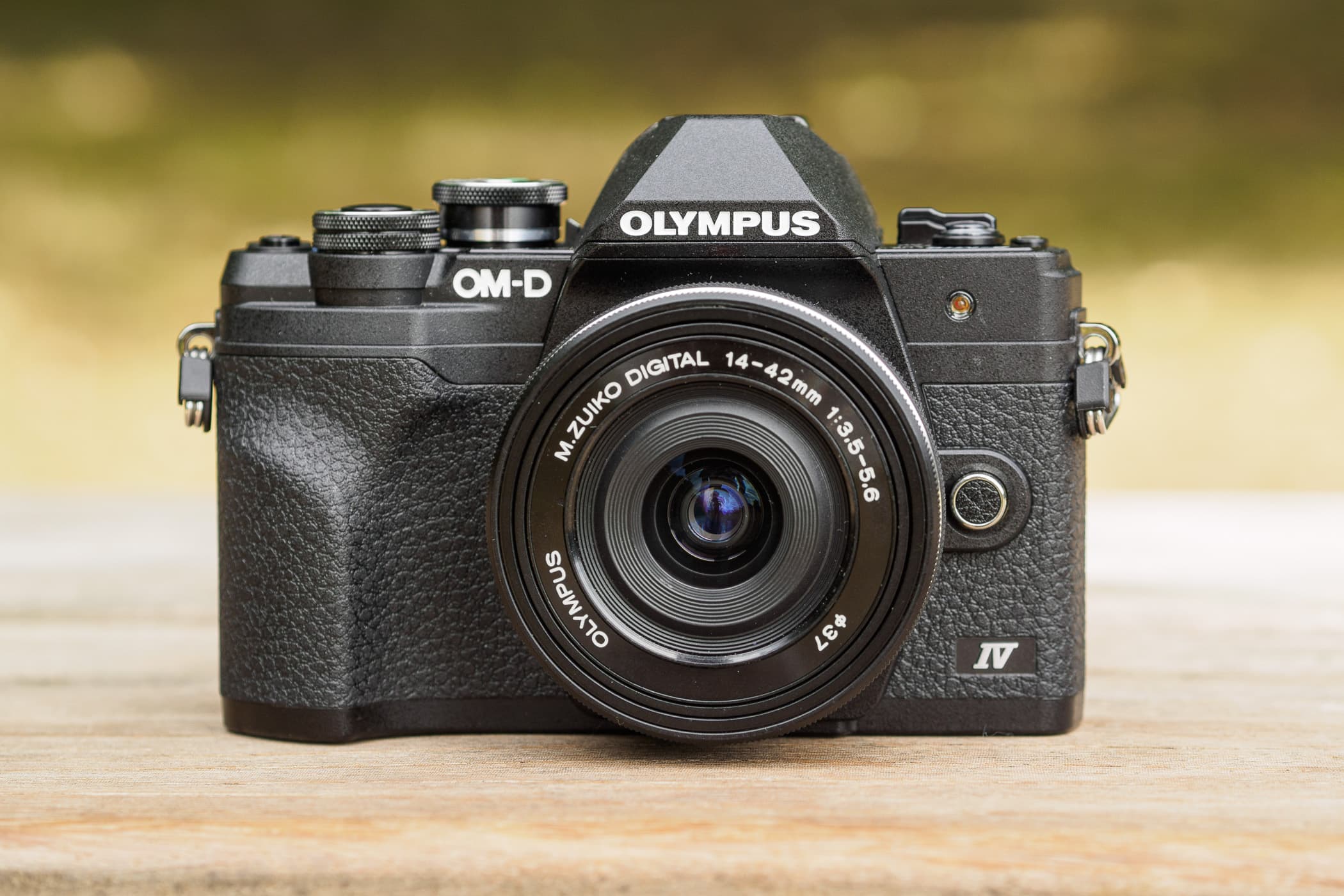 Olympus OM-D E-M10 Mark IV | أفضل كاميرا ميرورليس في 2023