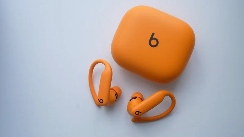 ابل-تُعلن-عن-سماعة-Powerbeats-Pro-2-أول-منتج-صوتي-يدعم-مراقبة-معدل-ضربات-القلب