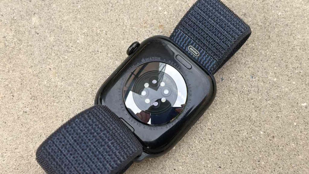 شهر-واحد-على-وصول-Apple-Watch-Series-11 