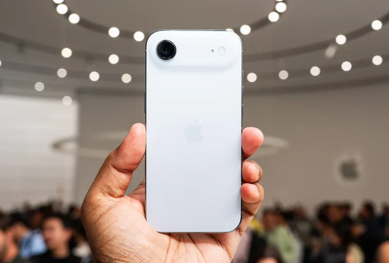 هاتف-iPhone-Air-رقيق-من-الخارج-وحش-من-الداخل