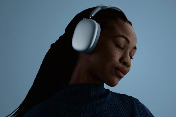 شركة-Apple-تكشف-النقاب-عن-سماعة-AirPods-Max-2-مع-شريحة-H2-وميزات-Apple-Intelligence
