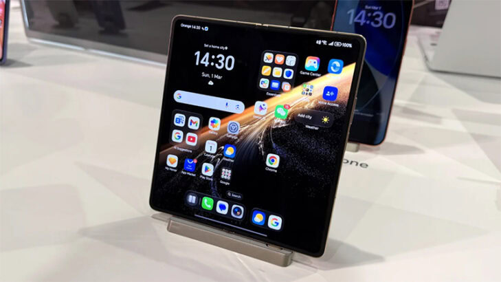 هاتف-Honor-Magic-V6-يُثير-إعجاب-الحضور-في-مؤتمر-MWC-2026