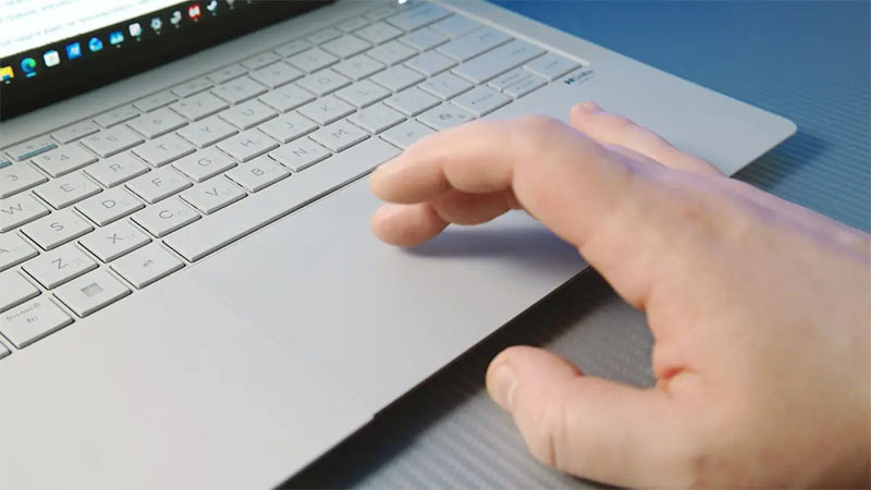لوحة-التتبع-في-ExpertBook-Ultra-2026