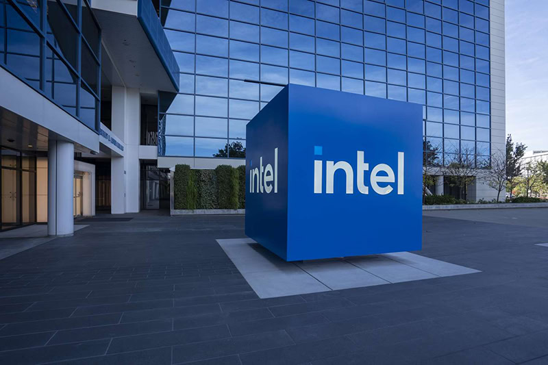 Donald Trump announcing Apple and Intel Reunion