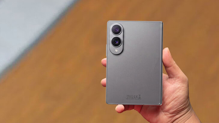 سامسونج تواصل تذكيرنا بأن التصميم الجديد لهاتف Galaxy Z Fold8 سيكون استثنائيًا