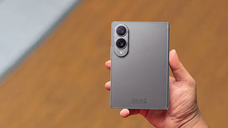 سامسونج تواصل تذكيرنا بأن التصميم الجديد لهاتف Galaxy Z Fold8 سيكون استثنائيًا