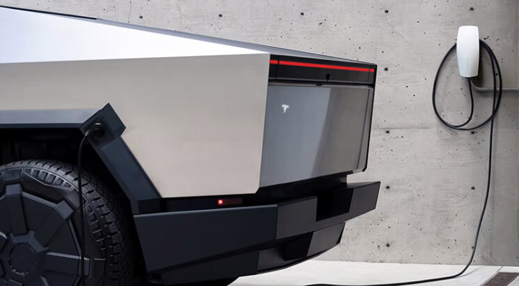 سيارة Tesla Cybertruck تتعطل فجأة بعد تركها موصولة بالكهرباء لمدة 11 يومًا متواصلين